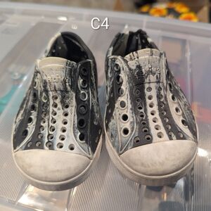 Native Kids' Black and Gray Shoes C4